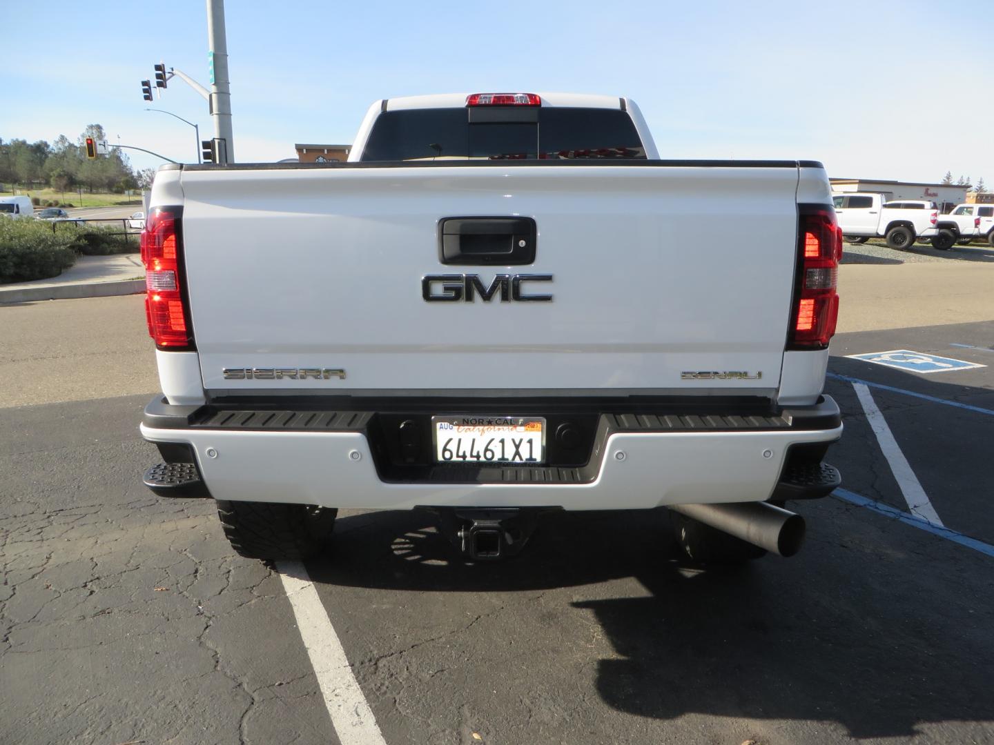 2015 White GMC Sierra 2500 HD Crew Cab Denali (1GT120E88FF) with an V8 Turbo Dsl 6.6L engine, Auto 6-Spd Allison OD transmission, located at 2630 Grass Valley Highway, Auburn, CA, 95603, (530) 508-5100, 38.937893, -121.095482 - 2015 GMC Denali 2500 6.6L Duramax Diesel. Cognito 4-6" lift kit, Cognito traction bars, Cognito idler and pitman support, Kryptonite upper control arms, Fox remote reservoir shocks, Amp power steps, Fuel Offroad wheels, Nitto Ridge Grappler tires, Alpine Stereo Firestone ride rite air bags, Transfer - Photo#5